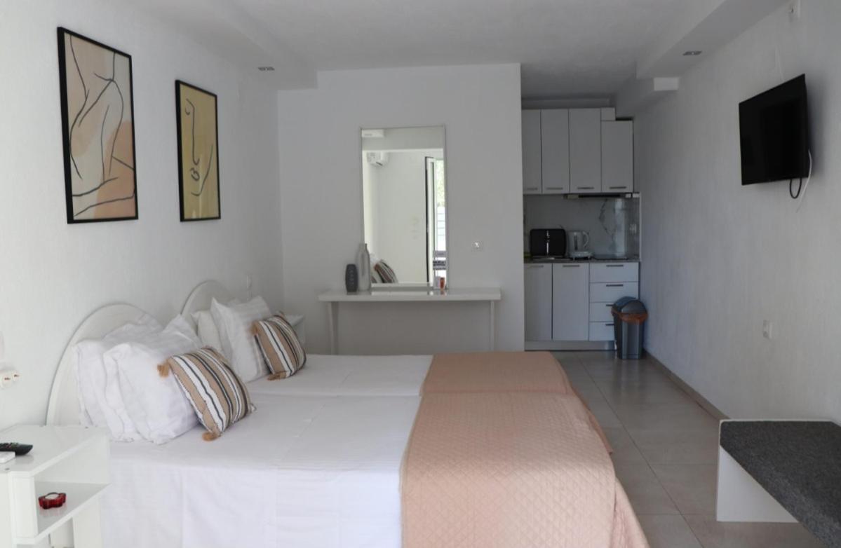 Fiosal Apartments 2 Skiathos Exterior photo
